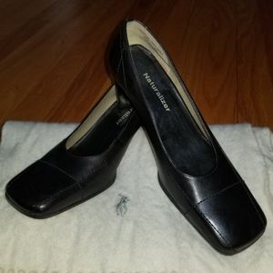 Naturalizer black leather pumps low heels